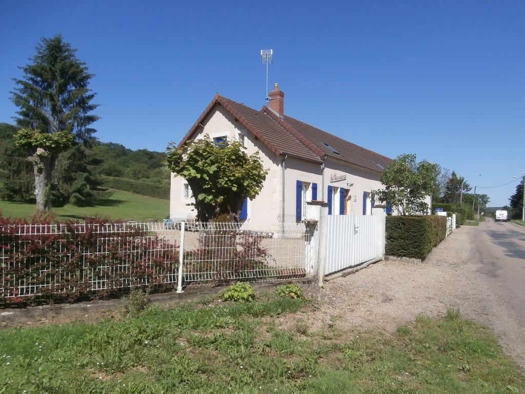 La Parisienne Des Amognes Bed & Breakfast Montigny-aux-Amognes Exterior photo