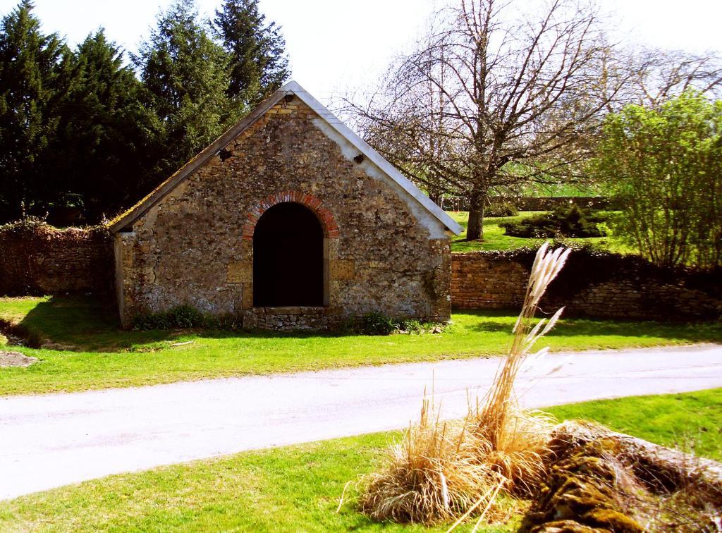 La Parisienne Des Amognes Bed & Breakfast Montigny-aux-Amognes Exterior photo